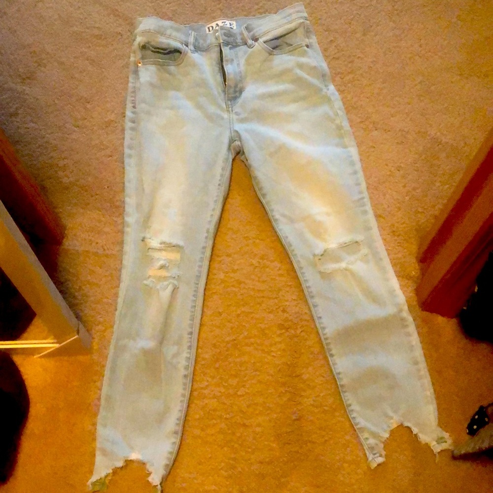 Light acid wash distressed crop jeans!